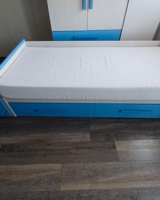 Letto singolo con cassetti, rete a doghe, comodino