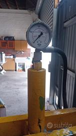 Pressa idraulica per ferro