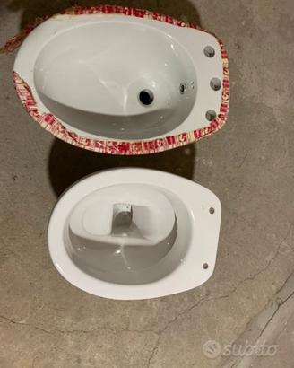 Sanitari nuovi e pozzetti raccordi