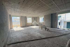 5 LOCALI A POLIGNANO A MARE