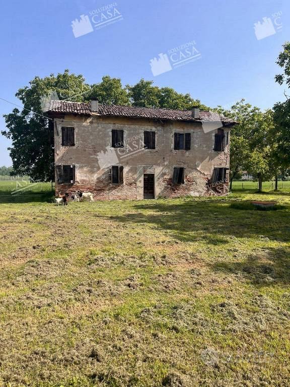 Rustico / Casale di 218 m² con più di 5 locali a P - Vista 2