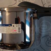 WMF pentola pressione nuova mai usata, induzione.