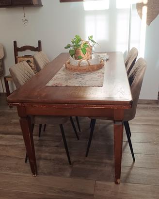 Tavolo in legno 