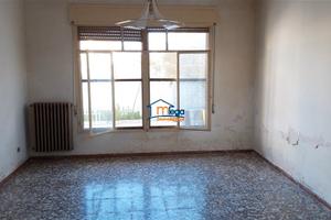 Casa piano terra con ampio cortile sul retro