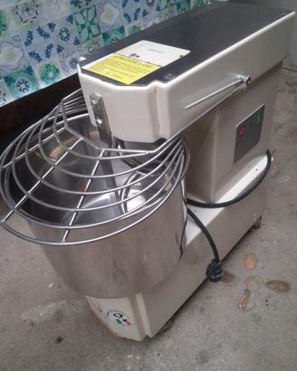 Impastatrice e forno a legna