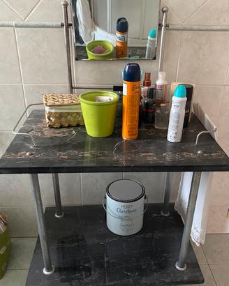 Mobiletto bagno antico