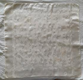 Fazzoletto in seta antico per costume sardo