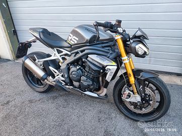 Speed Triple 1200 RS tagliandata e gommata