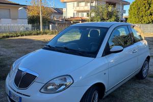Lancia Y bianca