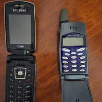 Due cellulari da collezione
