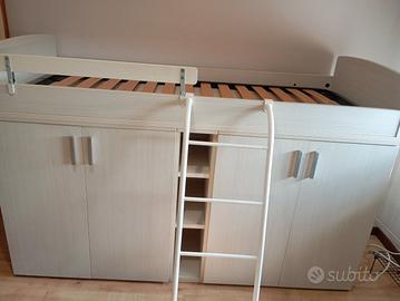 letto a soppalco con armadio sotto 