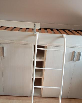 letto a soppalco con armadio sotto 