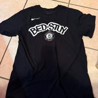 T-shirt nera Nike Bed-Stuy