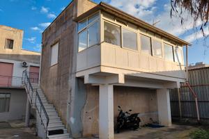 Luminoso trivani indipendente VUOTO a Fulgatore