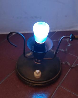Lampada da comodino molto datata