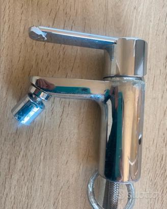 Rubinetto bidet color acciaio lucido