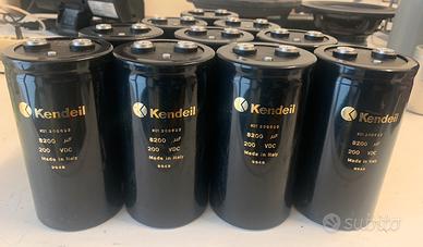 Stock Condensatori alta capacità e centinaia nuovi