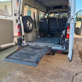 Opel Movano 2.2 – 9 posti – Sollevatore per disabi