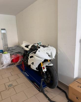 Yamaha R6 pronto pista