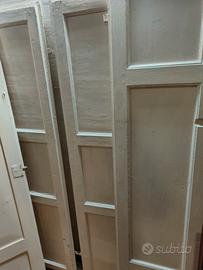 n. 2 coppie di  scuri in legno