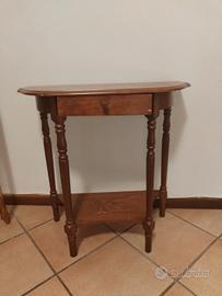 Mobiletto in legno. 