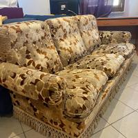 Divano  più due poltrone