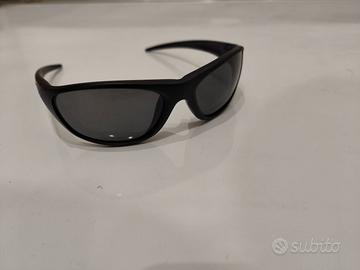 occhiali da sole marca ESS da uomo nero opaco