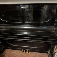 Pianoforte a parete vintage  con numero di serie