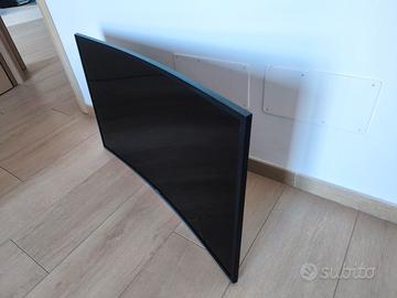 Smart TV Samsung 40'" 4K UHD Curva + staffa snodab