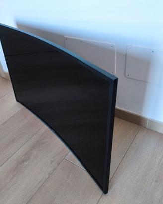 Smart TV Samsung 40'" 4K UHD Curva + staffa snodab