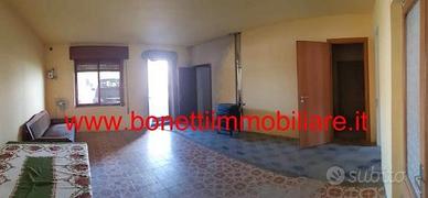 Giardino, terrazza e portico