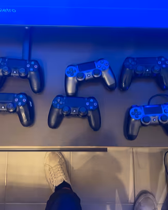 Ps4 + 6 controller+ giochi