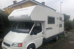 Vendiamo camper
