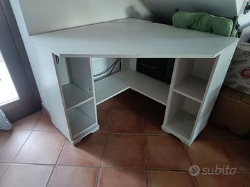Scrivania Ikea angolare