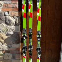 Sci Elan DH con attacchi