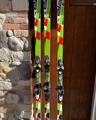 Sci Elan DH con attacchi