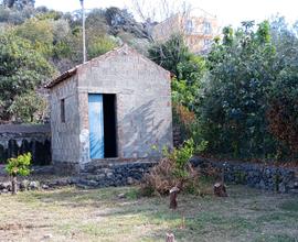 Terreno con rustici