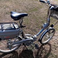 Bici elettrica pieghevole