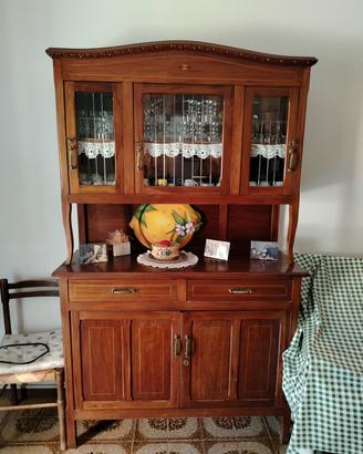 Mobile credenza in legno di ciliegio decorata 