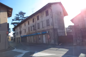 Ampia cubatura con terreno a Martignacco