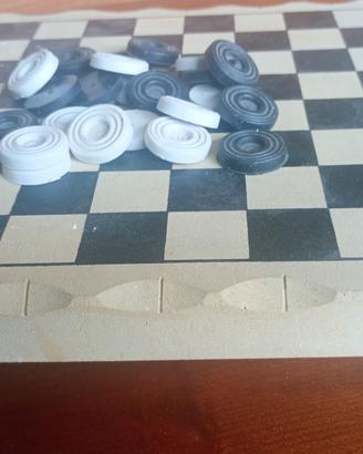 Gioco dama in. Ceramica fatta a mano