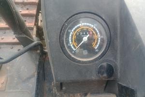 Trattore con attrezzature