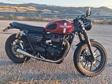 Triumph Bonneville  street  twin  cafe racer