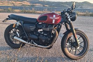Triumph Bonneville  street  twin  cafe racer