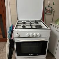 Cucina con forno elettrico