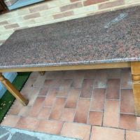 Tavolo con lastra di granito