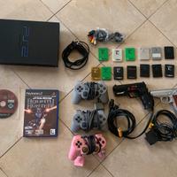Playstation2 + 2 giochi + 3 controller e accessori