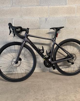 Bici da corsa Bianchi Infinito Shimano 105 2025