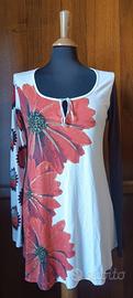Maglia Desigual con fiori rossi