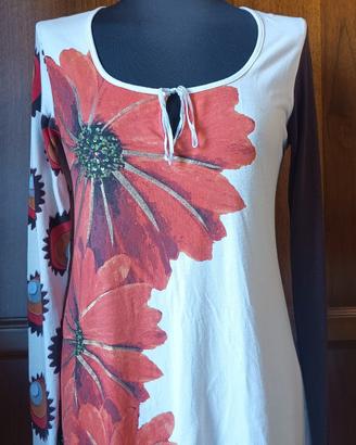 Maglia Desigual con fiori rossi